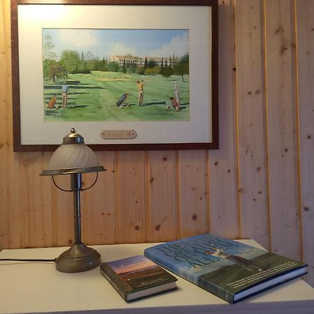 Lilla Huset Med Stor Traedgardstomt Naera Golf Och Hav Βίλα Trosa Εξωτερικό φωτογραφία