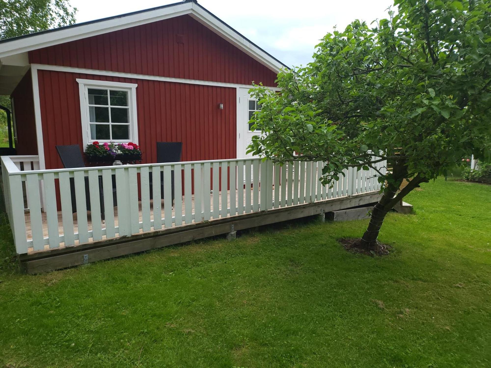Lilla Huset Med Stor Traedgardstomt Naera Golf Och Hav Βίλα Trosa Εξωτερικό φωτογραφία
